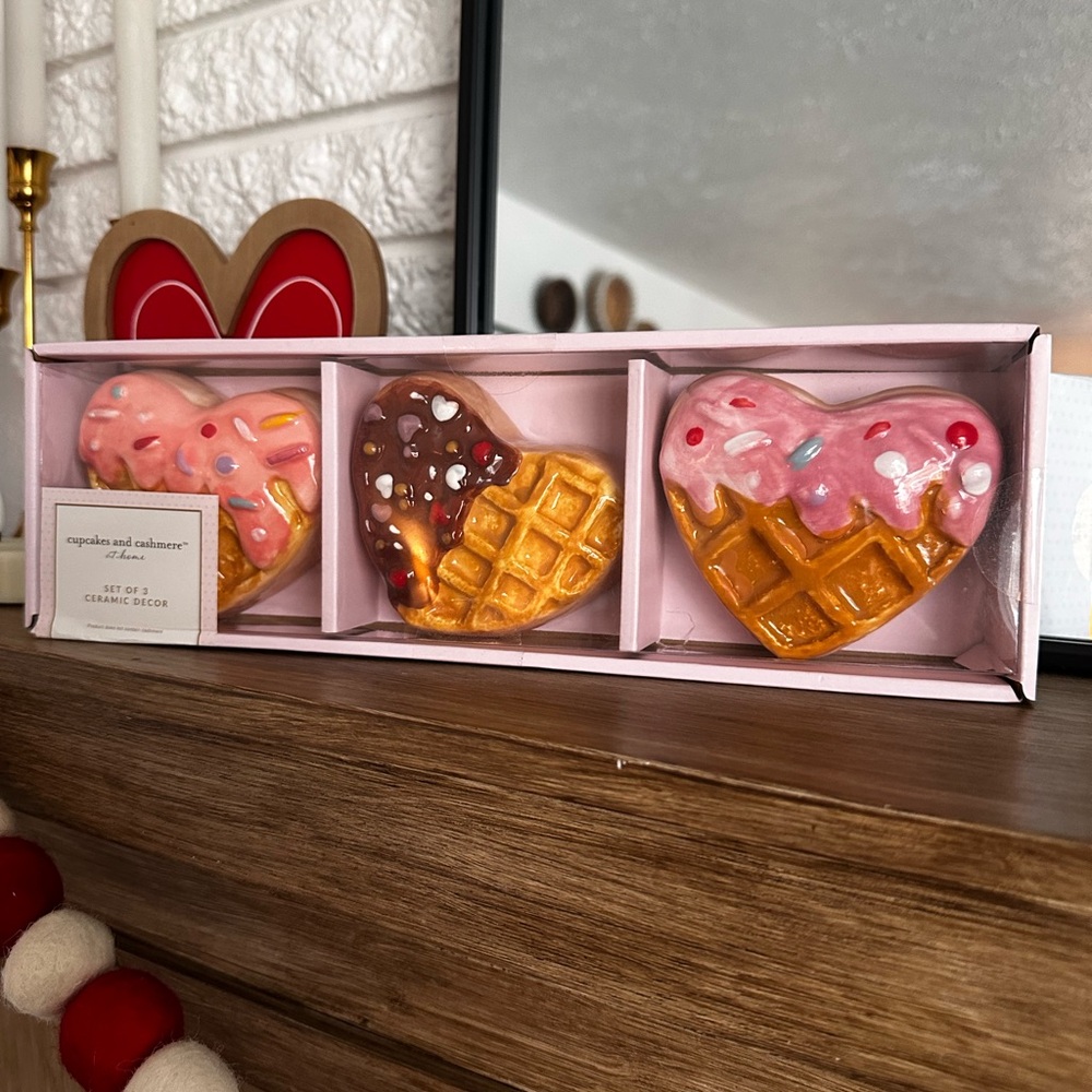 🧇 🩷 Cupcakes and Cashmere ceramic heart shaped waffles * Valentines Day D…